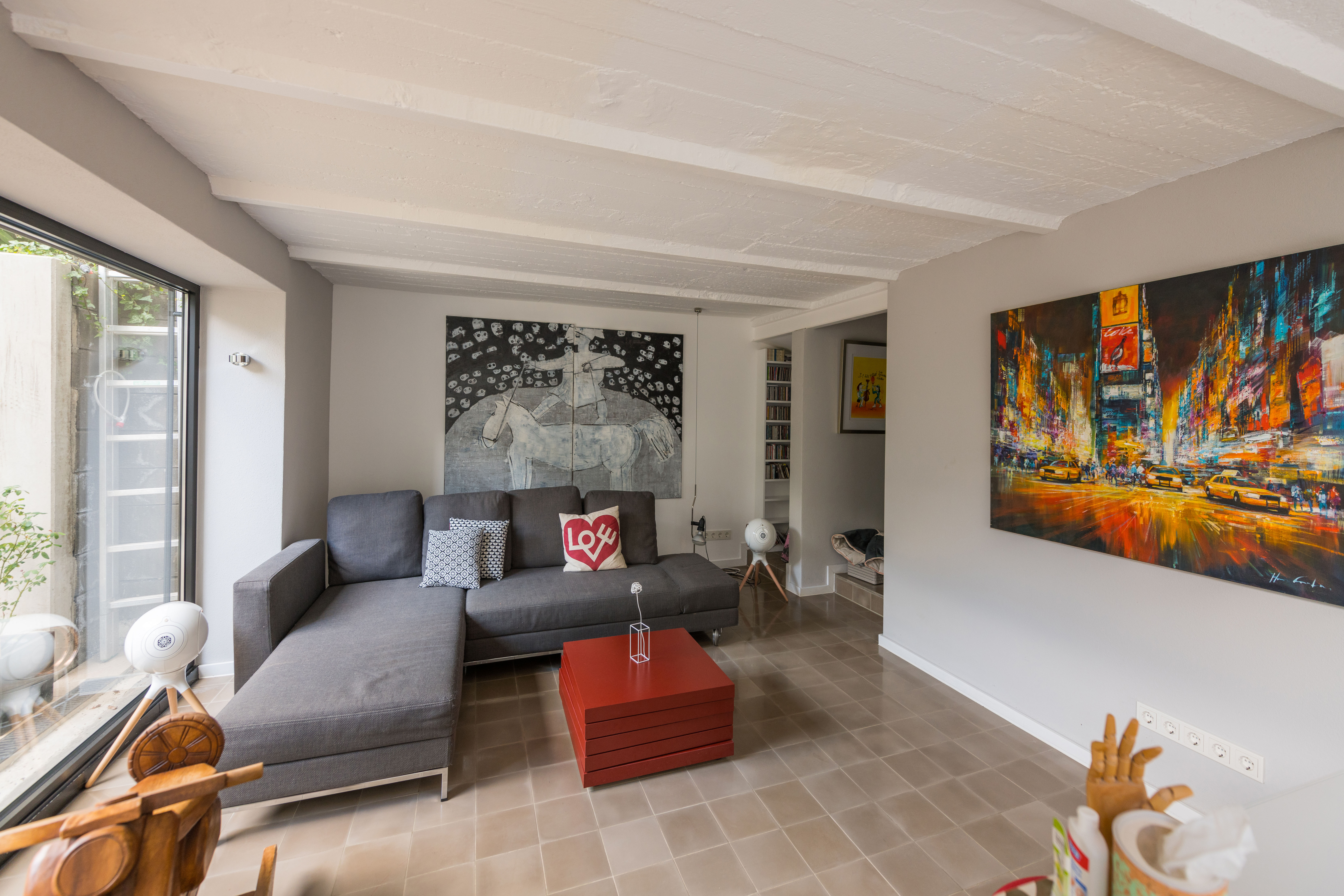 Wohnzimmer UG mit Kunst